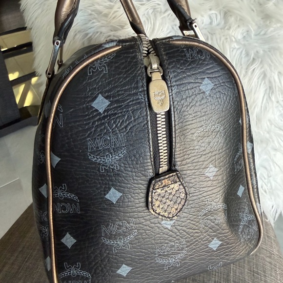 MCM vintage Black Lion Satchel - Picture 6 of 16